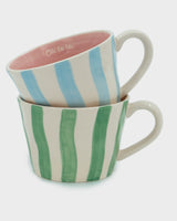 Set 2 mug And Nook Oh La Sway in ceramica dipinta a mano con onde colorate esterne e dettagli interni decorativi, capacità 180 ml.